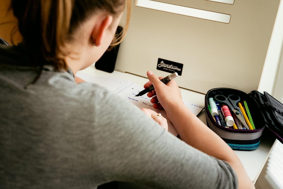 entdecken sie die vorteile des homeschoolings in deutschland! individualisiertes lernen, flexible stundenpläne und die möglichkeit, die bildung ihrer kinder aktiv mitzugestalten. erfahren sie, wie sie den perfekten lehrplan erstellen und rechtliche aspekte meistern können.